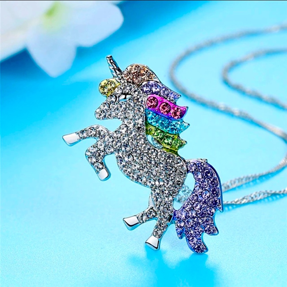 Silver - Unicorn pendant with chain